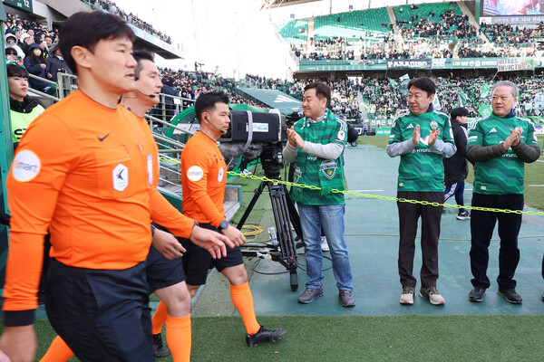 김관영 도지사, 전북현대모터스축구단 홈 개막경기 관람 관련 사진 / 전북자치도 제공