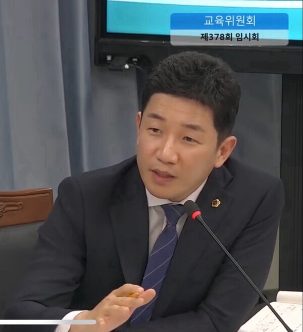 김진남 의원, 교육위원회 회의에서 질의 모습 / 전남도의회 제공