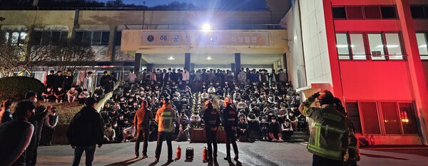 기숙사 화재대피 훈련 모습 / 전북교육청 제공